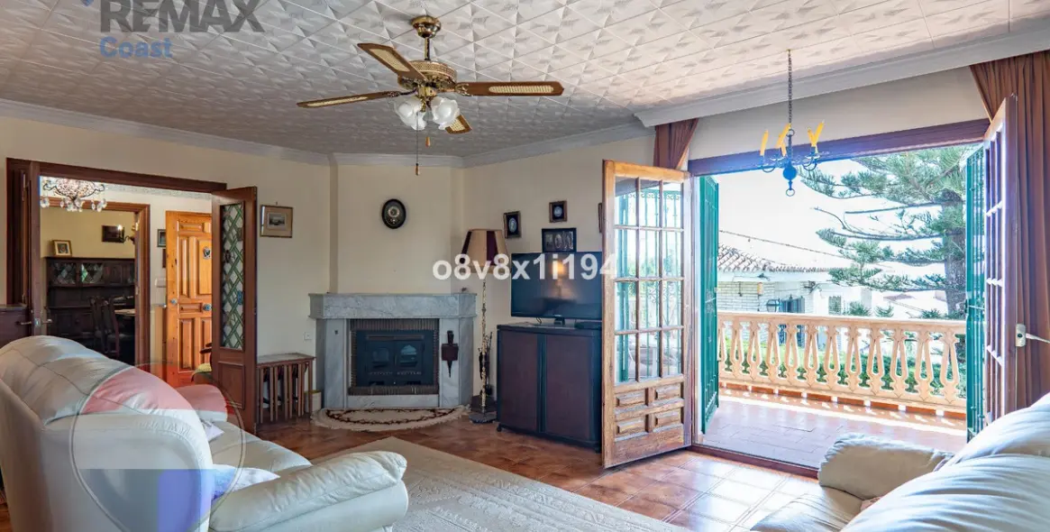 Sale of detached villa in Chilches 17