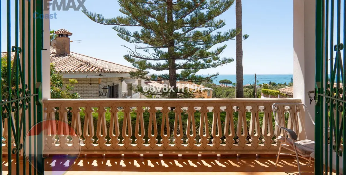 Sale of detached villa in Chilches 21