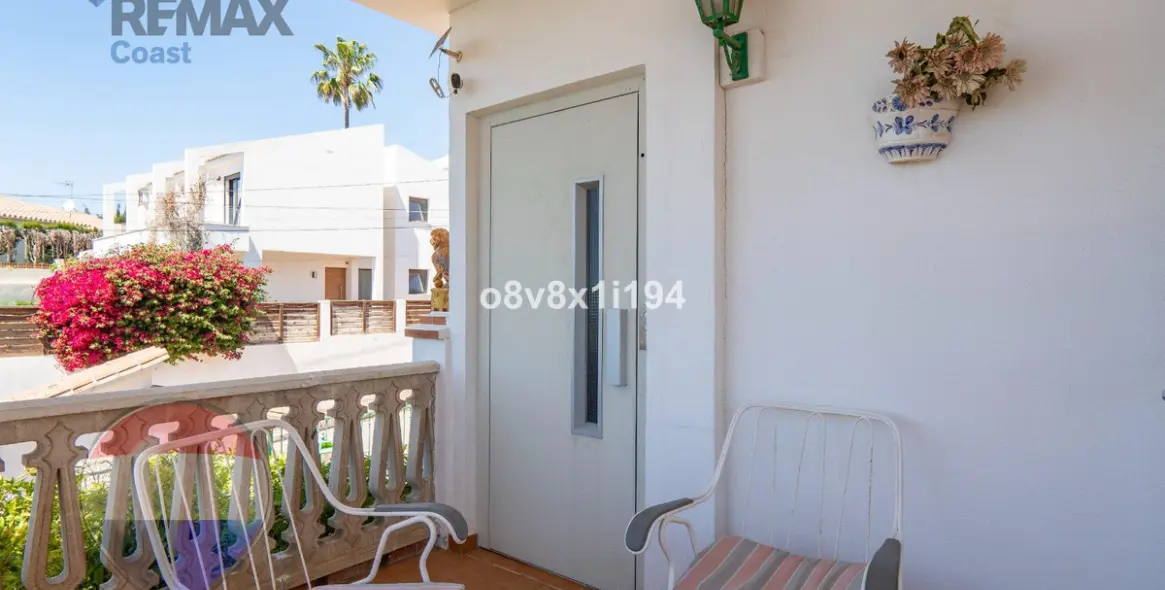 Sale of detached villa in Chilches 22