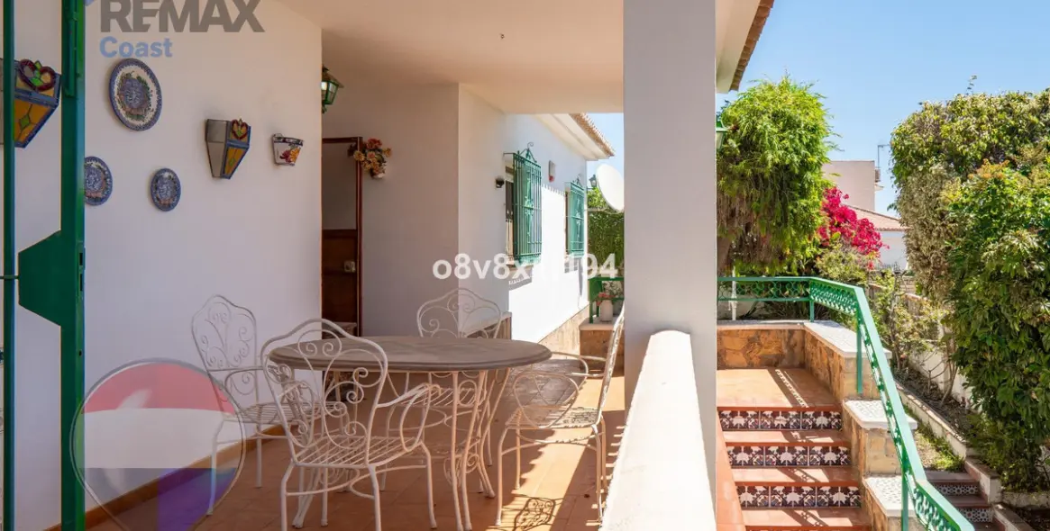 Sale of detached villa in Chilches 23