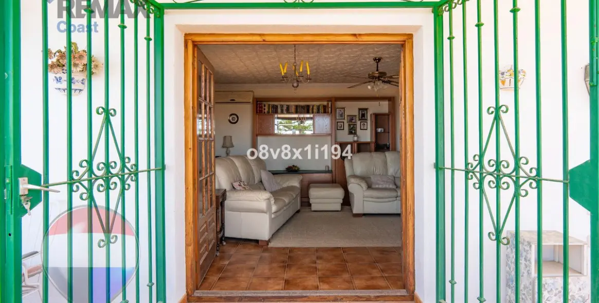 Sale of detached villa in Chilches 24