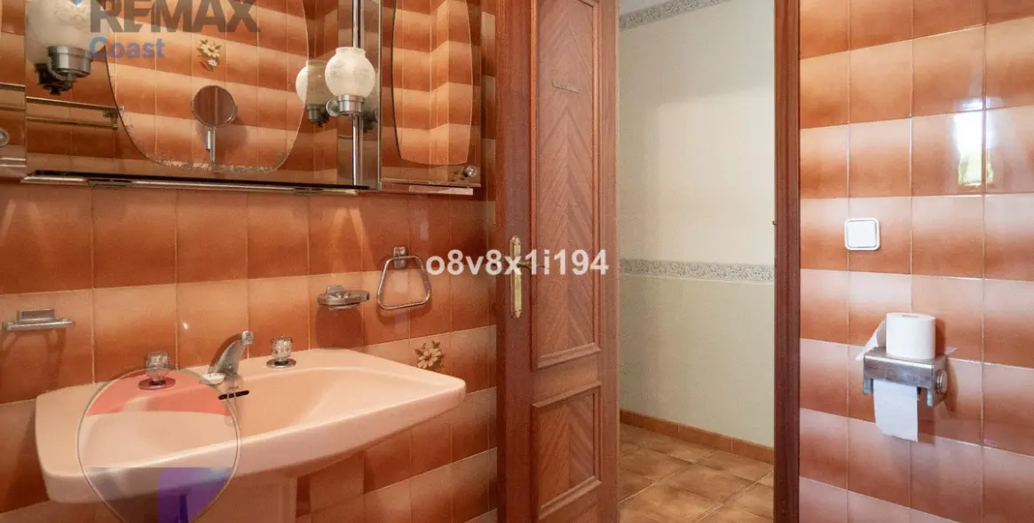 Sale of detached villa in Chilches 33