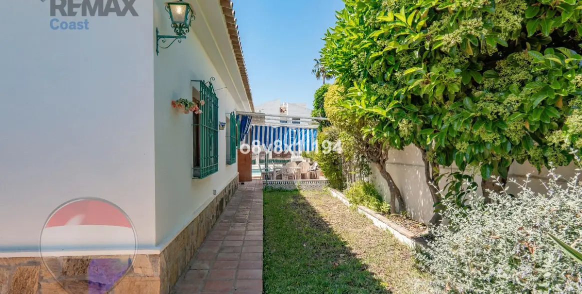 Sale of detached villa in Chilches 66