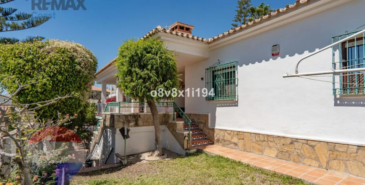 Sale of detached villa in Chilches 69
