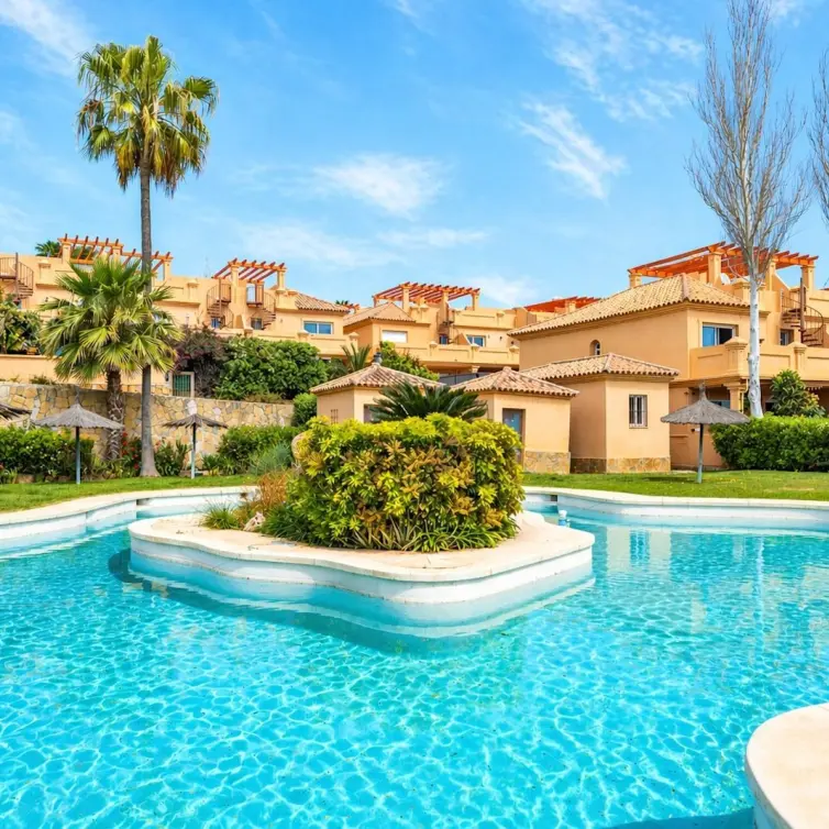 Sale of townhouse in Estepona