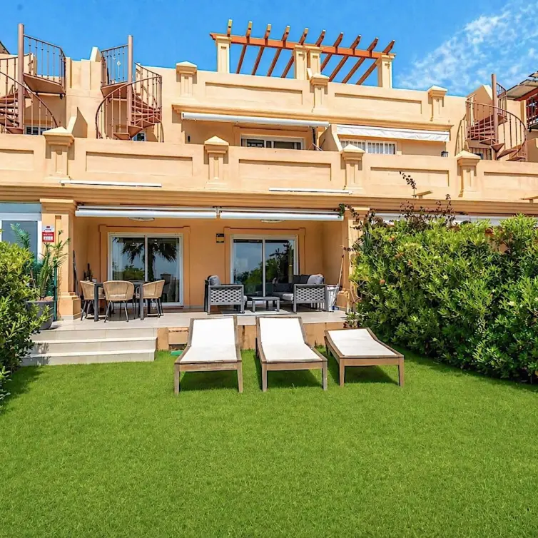 Sale of townhouse in Estepona