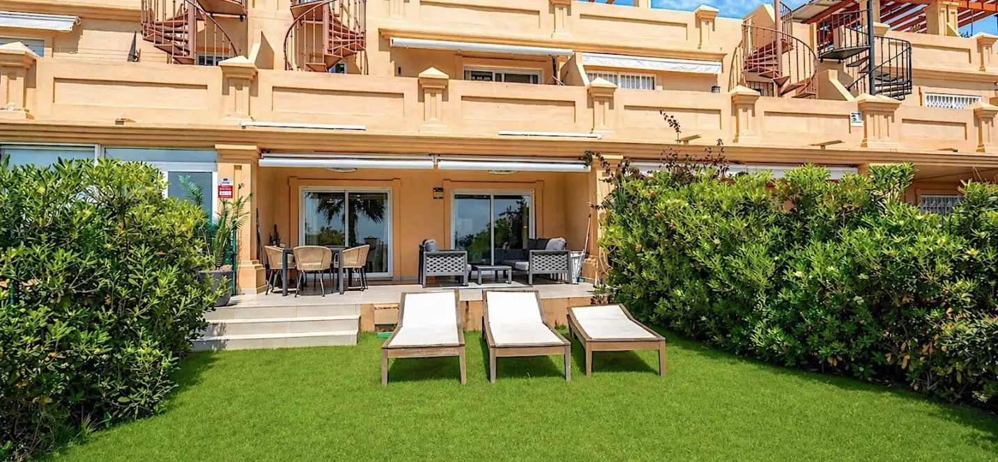 Sale of townhouse in Estepona 1
