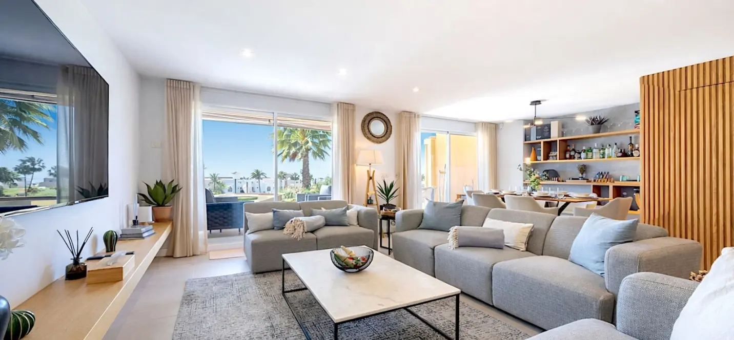 Sale of townhouse in Estepona 2