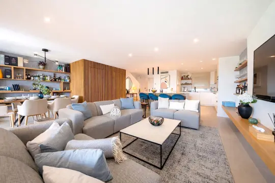 Image 6 thumb