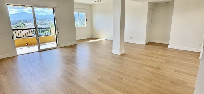 Продажа апартаментов на среднем этаже в San Pedro de Alcántara 0