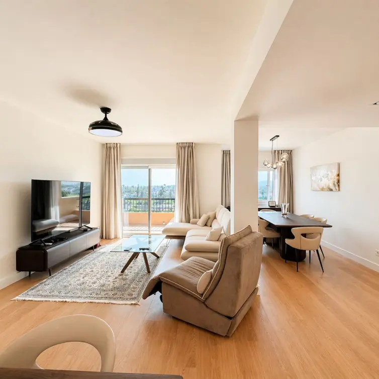 Venta de apartamento en planta media en San Pedro de Alcántara