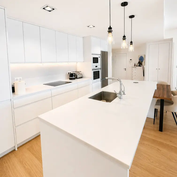 Venta de apartamento en planta media en San Pedro de Alcántara