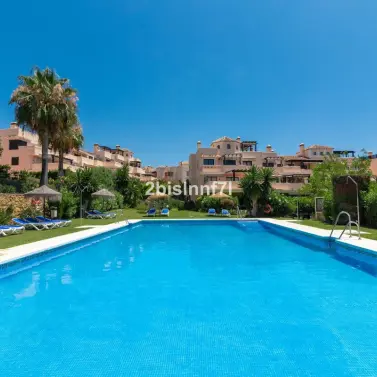 Продажа апартаментов на среднем этаже в Elviria