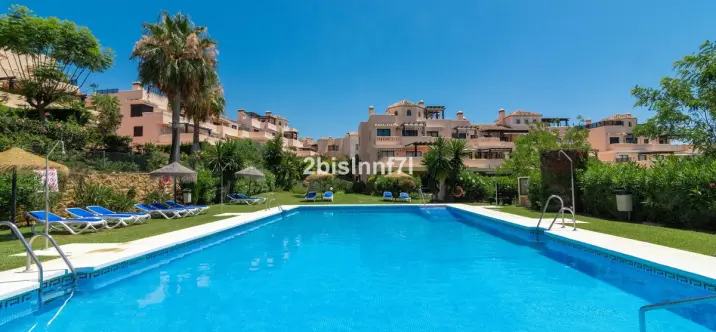 Продажа апартаментов на среднем этаже в Elviria 0