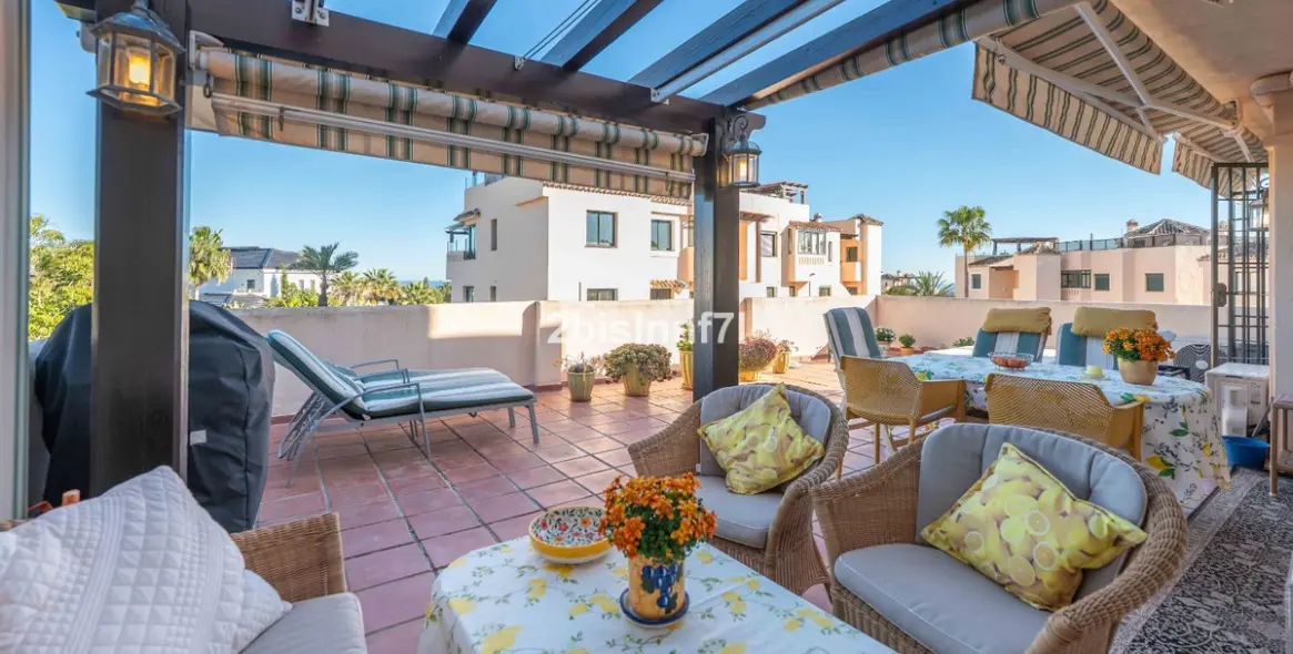 Sale of middle floor apartment in Elviria 3