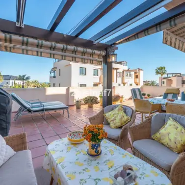 Продажа апартаментов на среднем этаже в Elviria