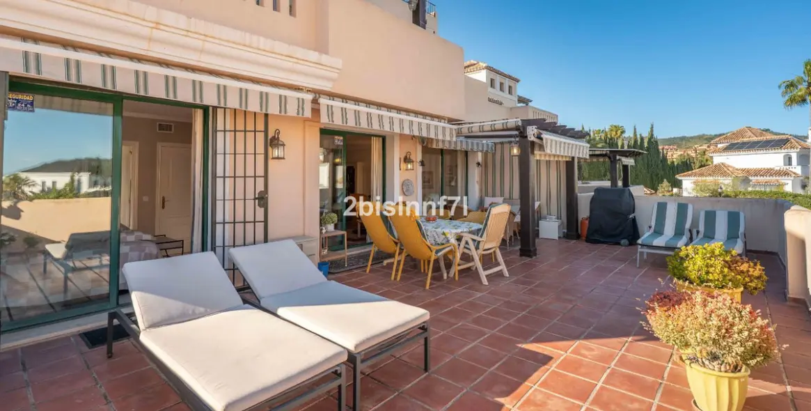 Sale of middle floor apartment in Elviria 4