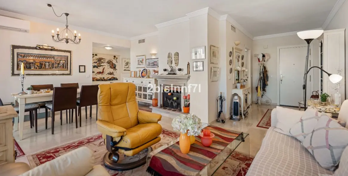 Sale of middle floor apartment in Elviria 6