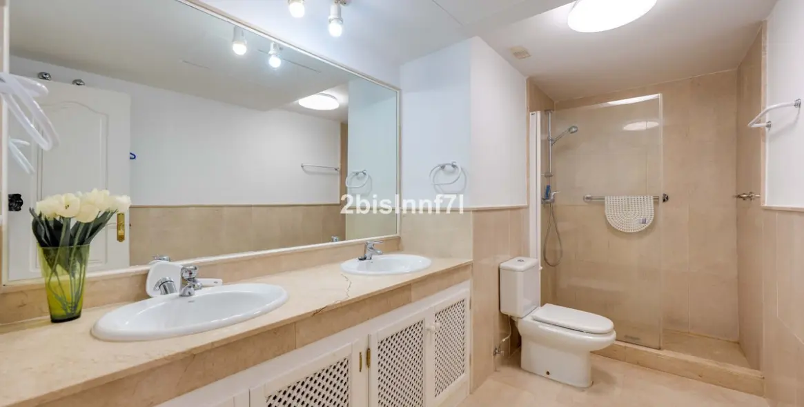 Sale of middle floor apartment in Elviria 14