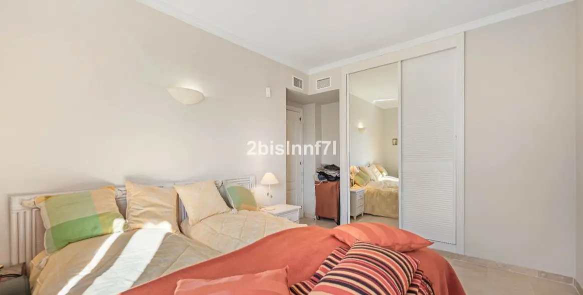 Sale of middle floor apartment in Elviria 16