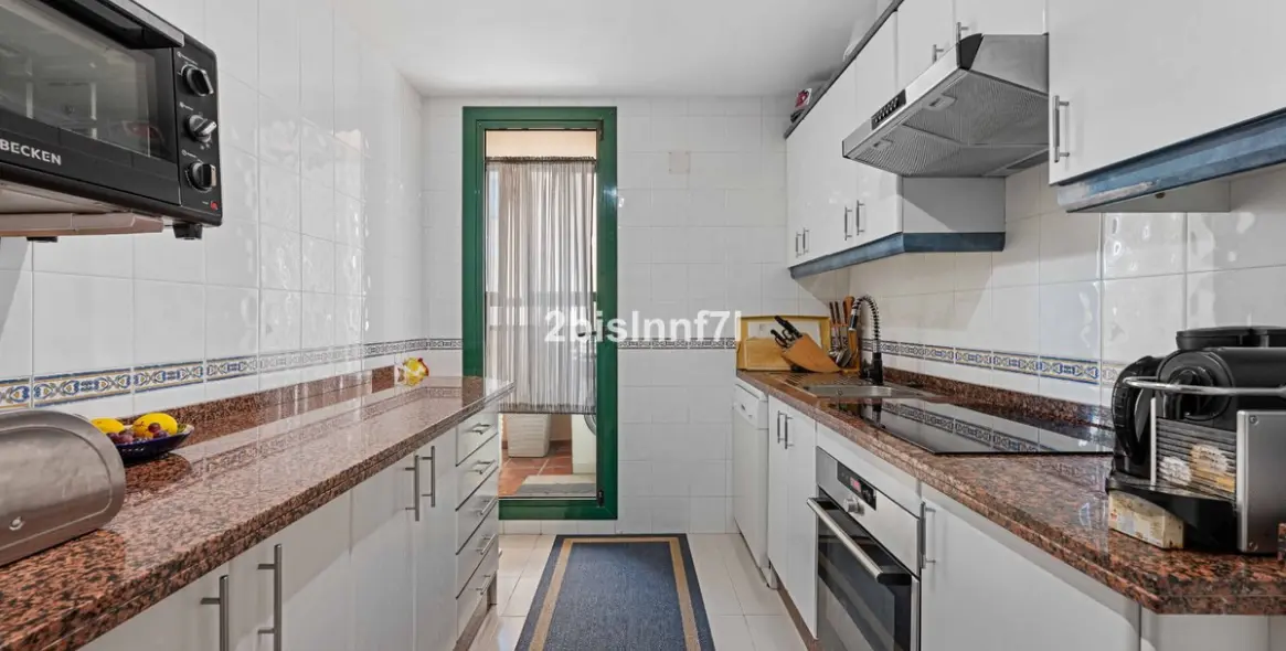 Sale of middle floor apartment in Elviria 19