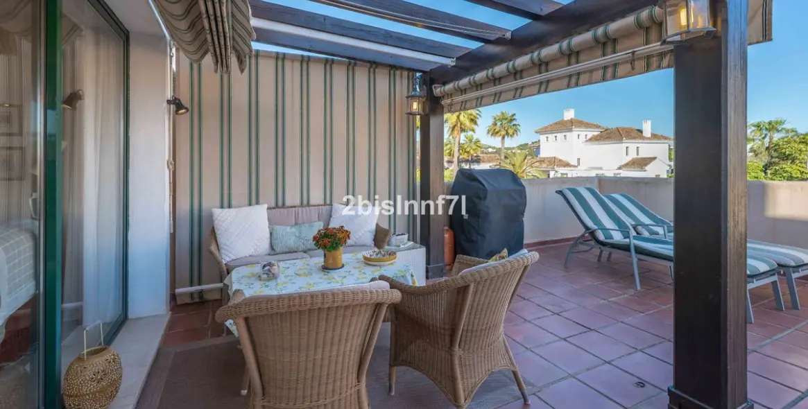 Sale of middle floor apartment in Elviria 22