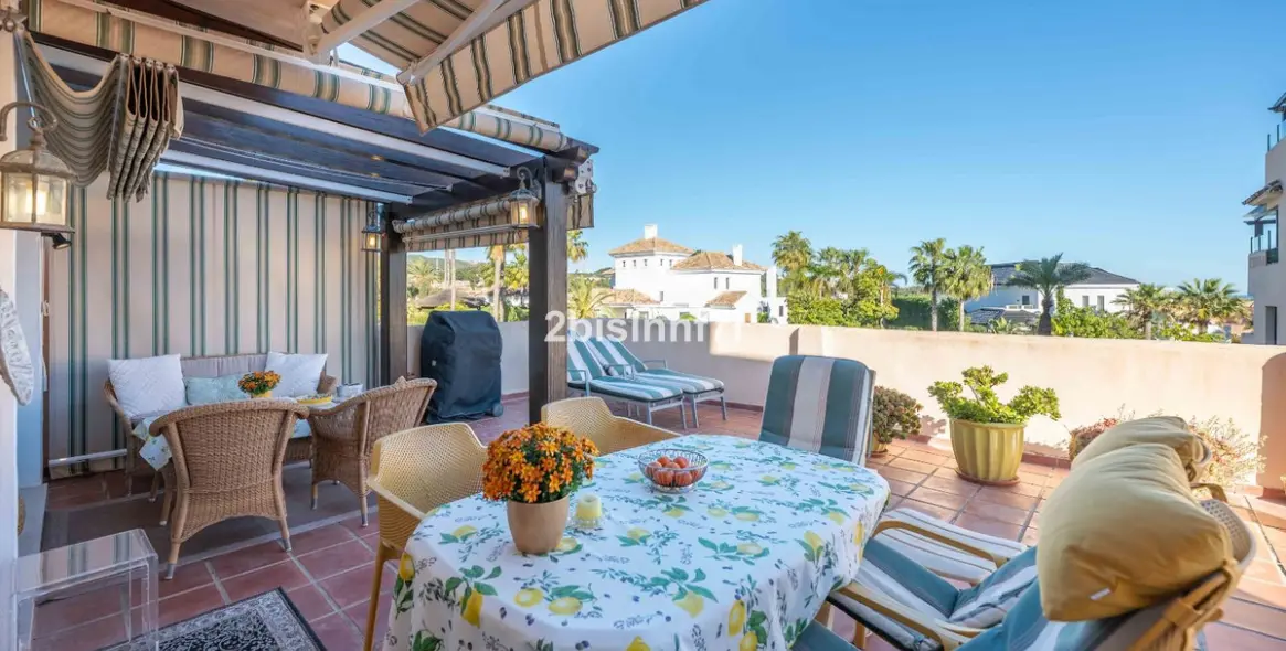 Sale of middle floor apartment in Elviria 23