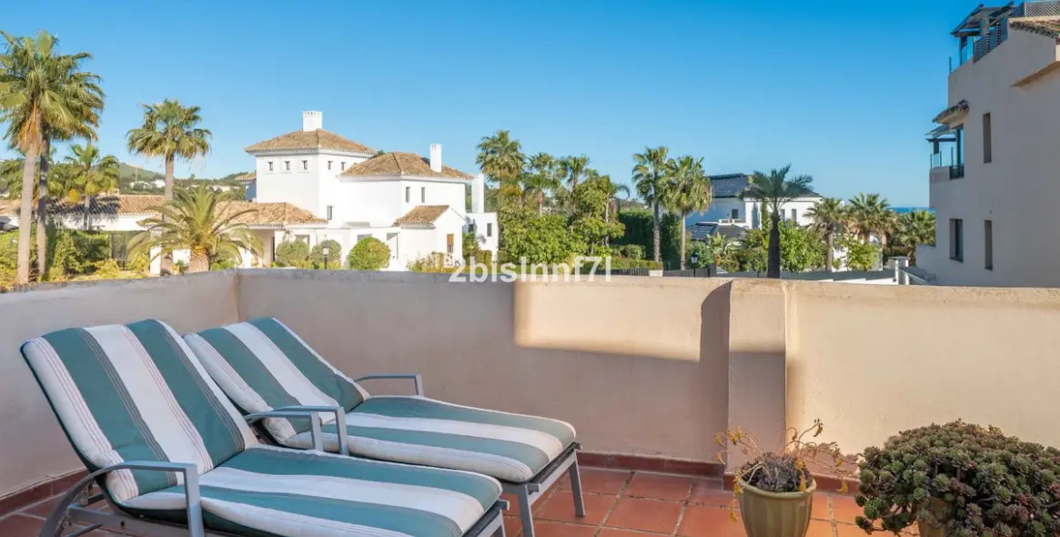 Sale of middle floor apartment in Elviria 24