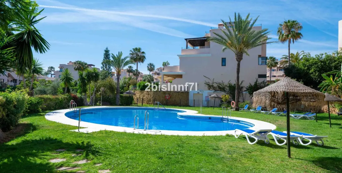 Sale of middle floor apartment in Elviria 30