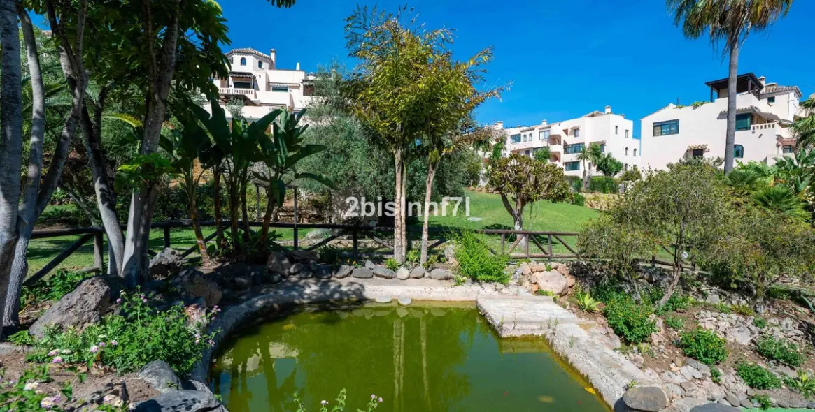 Sale of middle floor apartment in Elviria 51