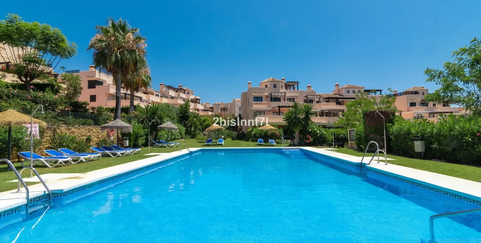 Sale of middle floor apartment in Elviria 1