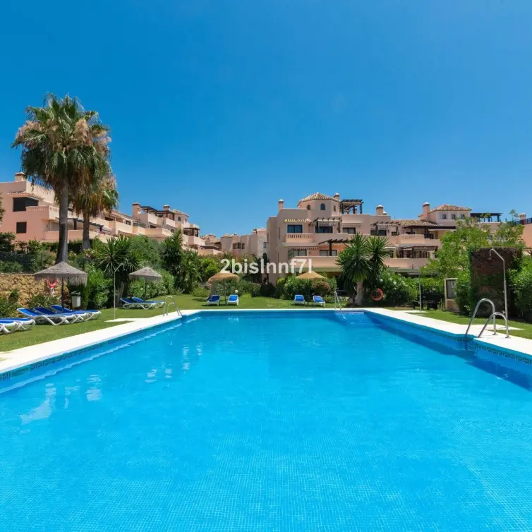 Venta de apartamento en planta media en Elviria