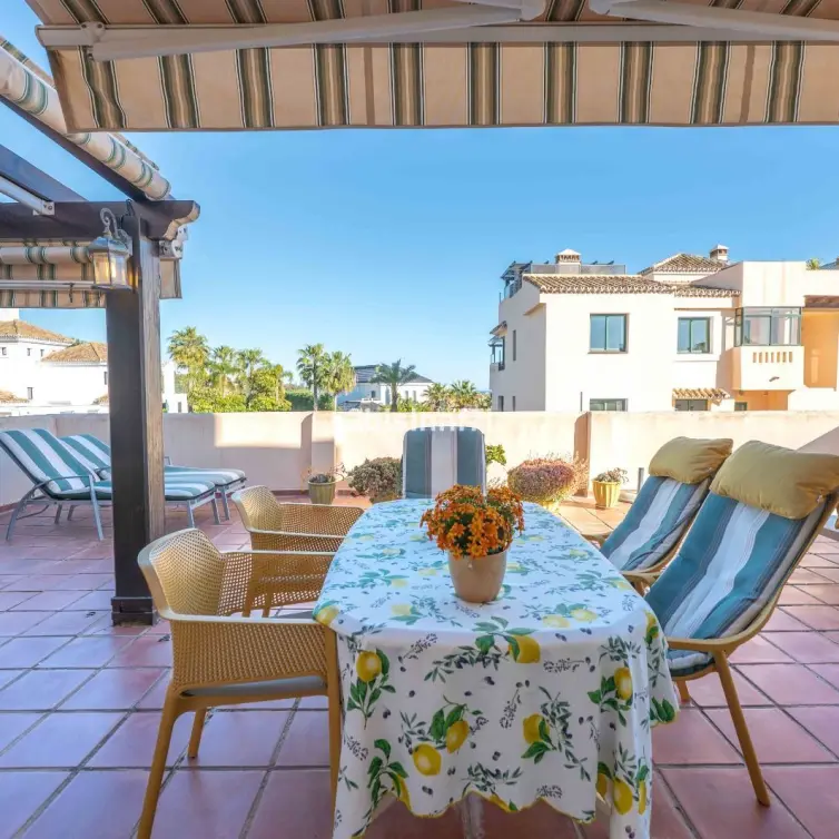 Venta de apartamento en planta media en Elviria