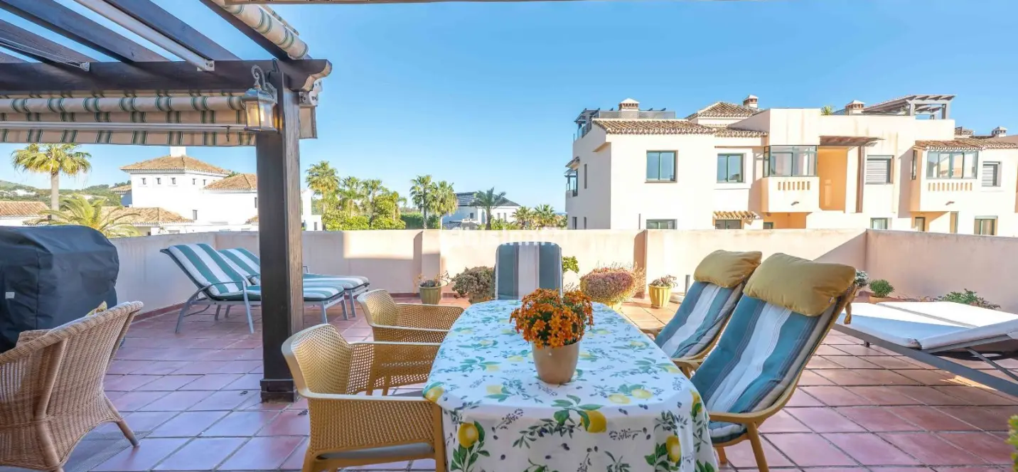 Venta de apartamento en planta media en Elviria 1