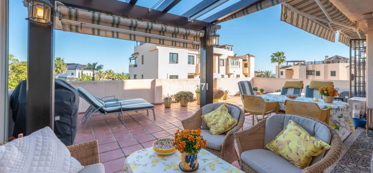 Venta de apartamento en planta media en Elviria 2