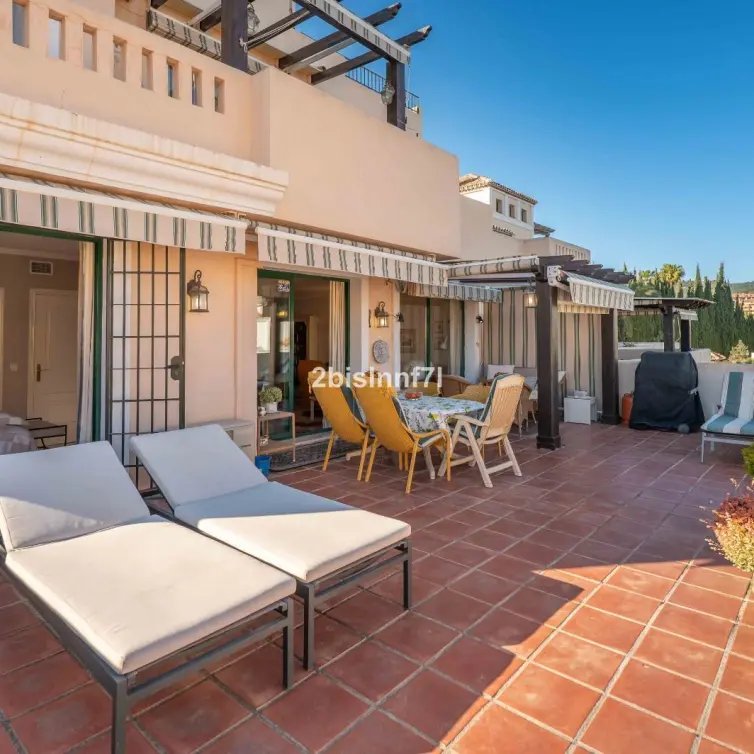 Venta de apartamento en planta media en Elviria