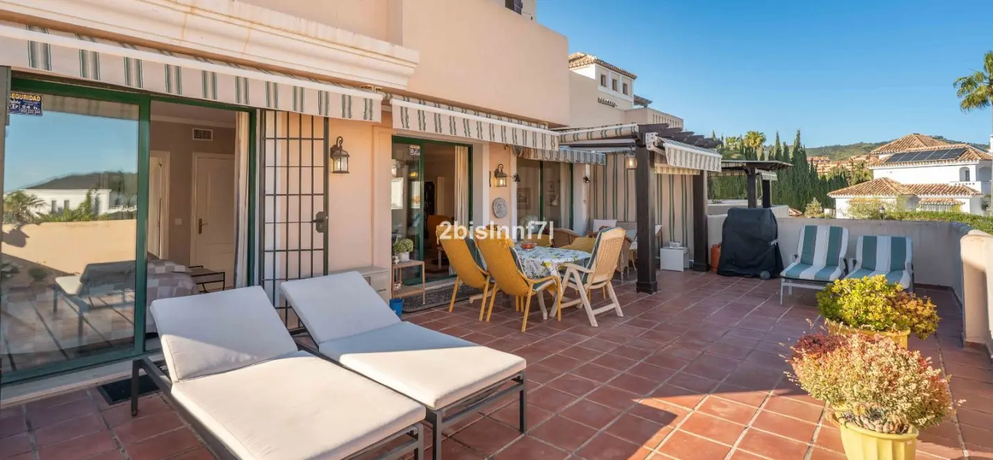 Venta de apartamento en planta media en Elviria 3