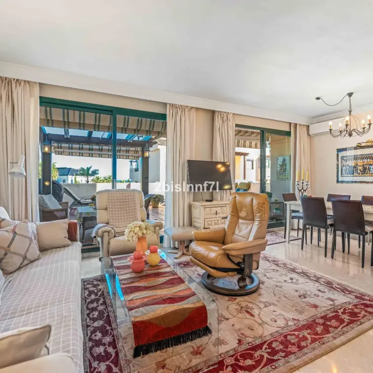Venta de apartamento en planta media en Elviria
