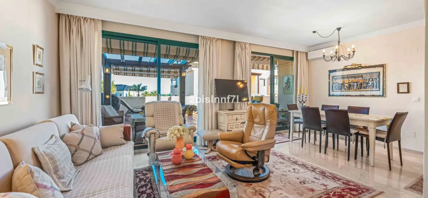 Venta de apartamento en planta media en Elviria 4