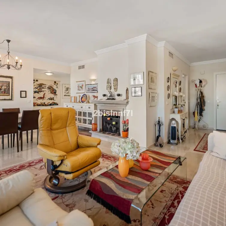 Venta de apartamento en planta media en Elviria