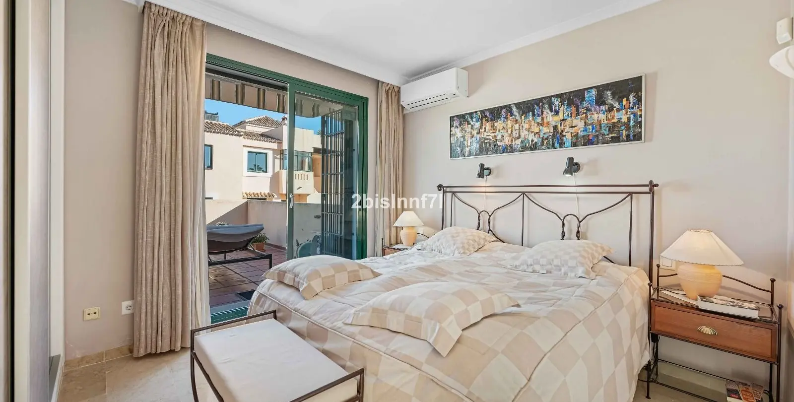 Sale of middle floor apartment in Elviria 9