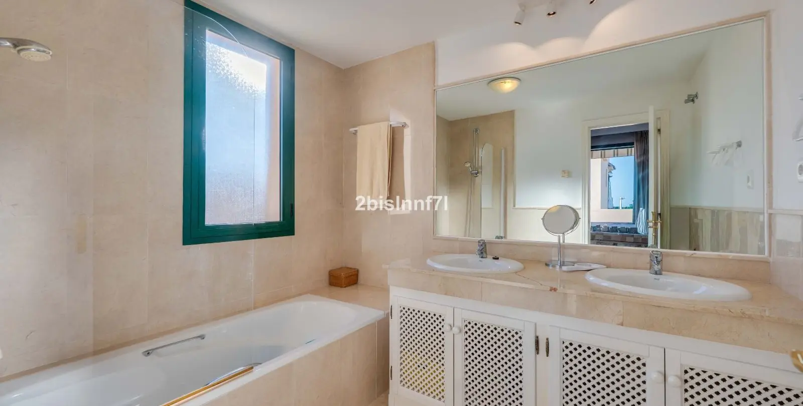 Sale of middle floor apartment in Elviria 11