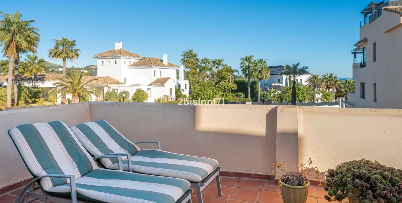 Sale of middle floor apartment in Elviria 24