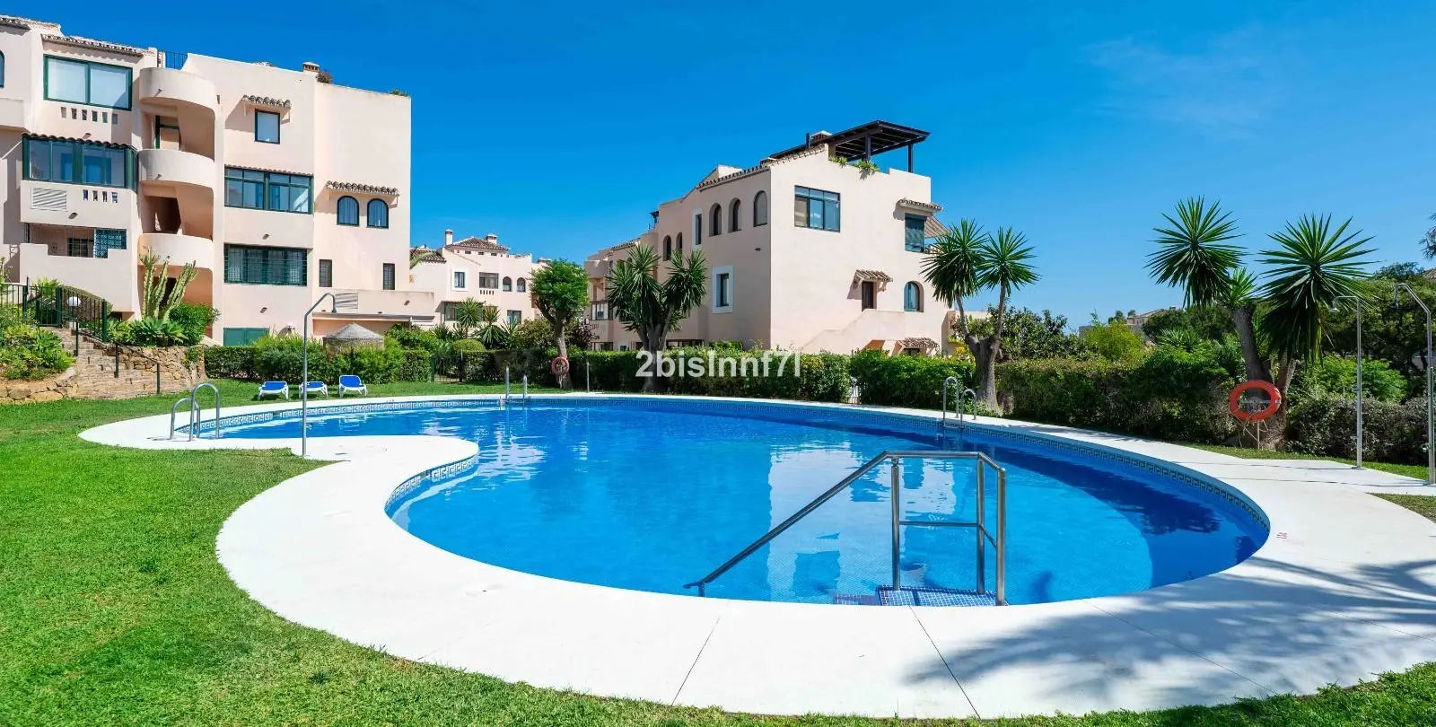 Sale of middle floor apartment in Elviria 31