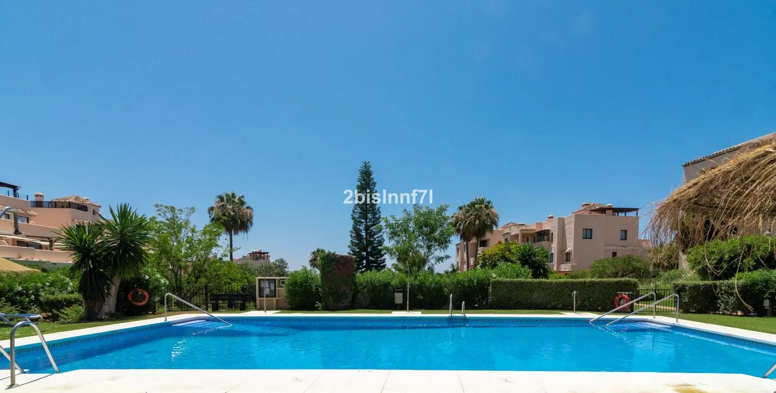 Sale of middle floor apartment in Elviria 34
