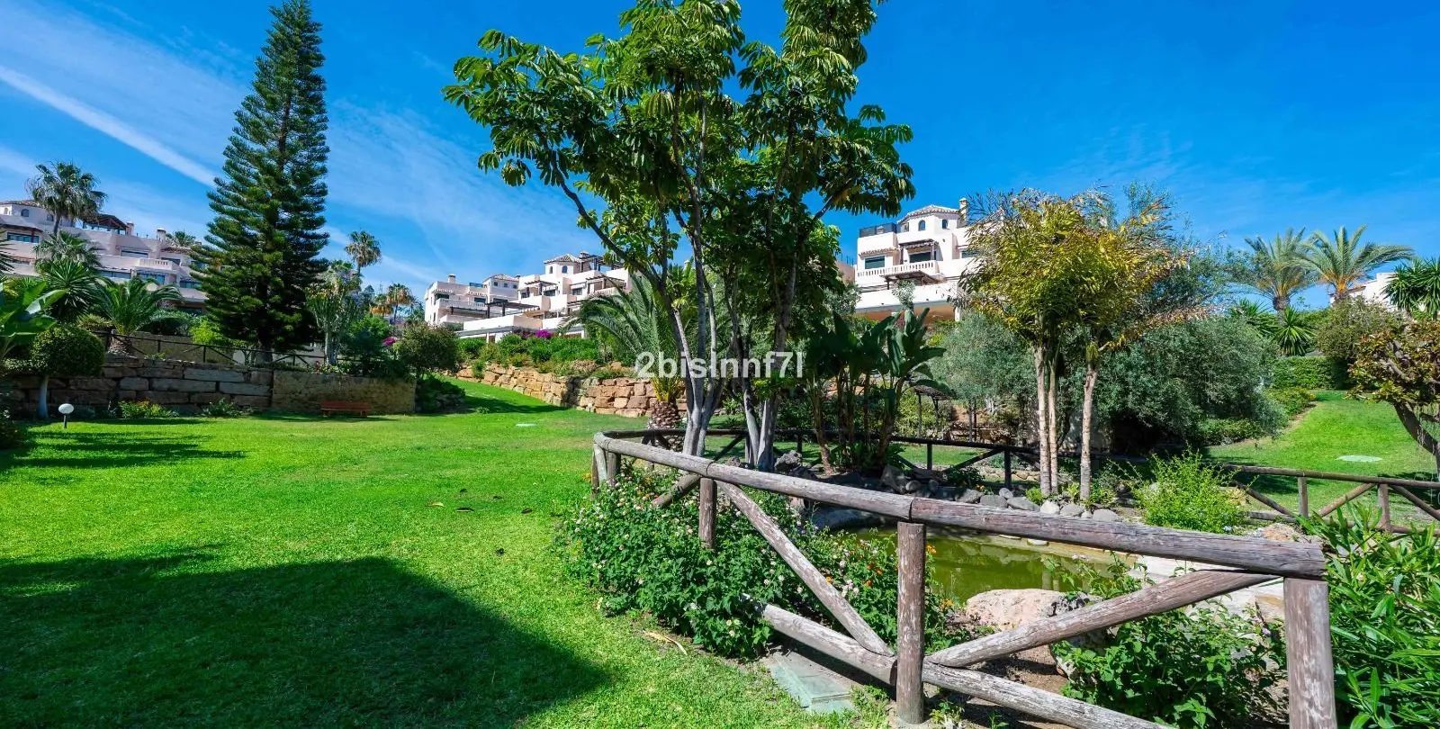 Sale of middle floor apartment in Elviria 40