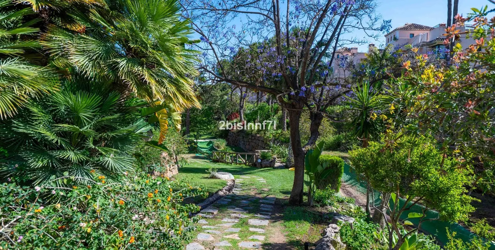 Sale of middle floor apartment in Elviria 43