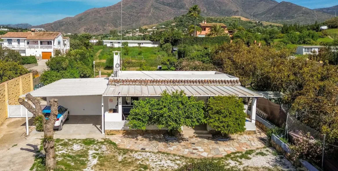 Продажа  отдельно стоящей виллы в Estepona 2