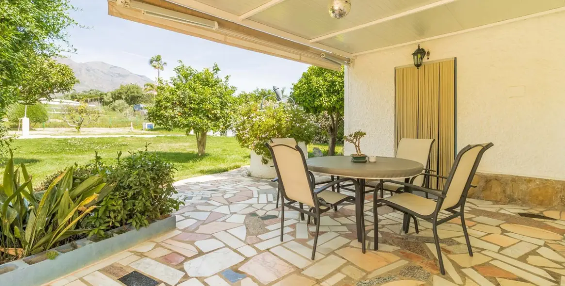 Продажа  отдельно стоящей виллы в Estepona 20