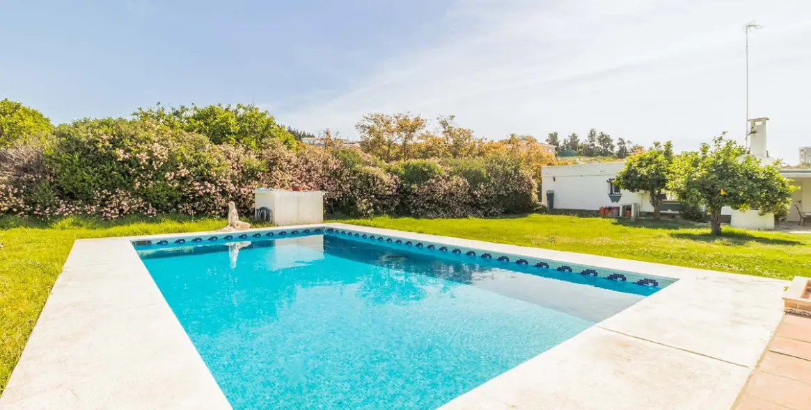 Продажа  отдельно стоящей виллы в Estepona 22